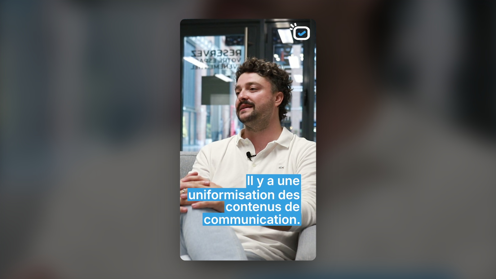 Image de la capsule vidéo OSAD : Antoine Crespin en interview, sous-titre « Il y a une uniformisation des contenus de communication ».