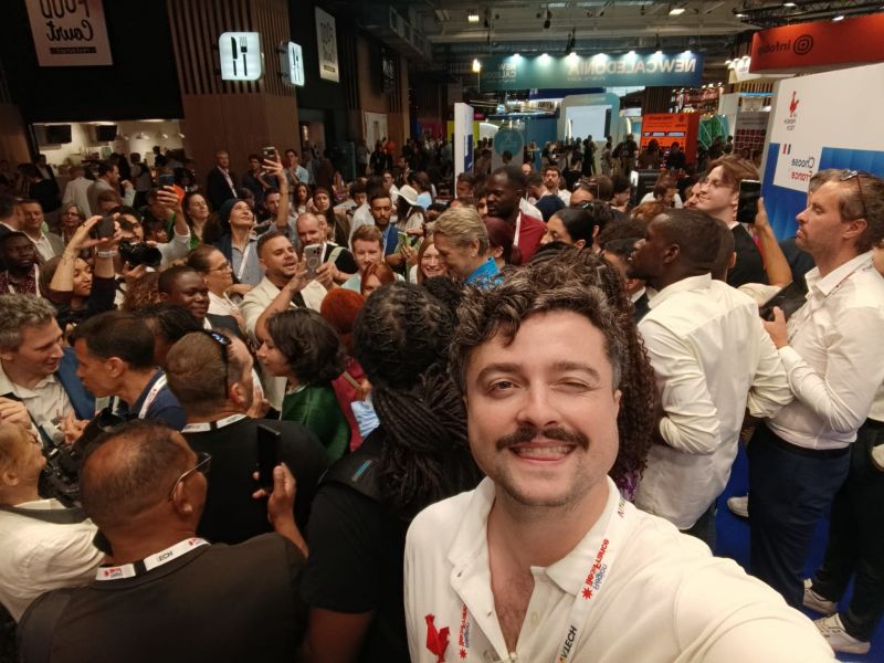 Antoine Crespin à VivaTech, dans la foule du village French Tech.