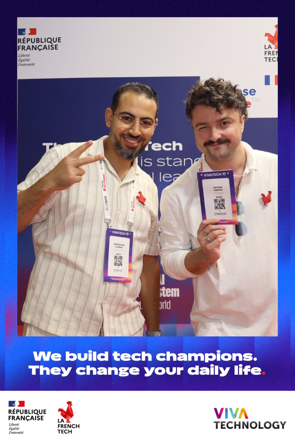 Antoine Crespin (OSAD) au photobooth VivaTech de La French Tech, badge « Startup » en main.